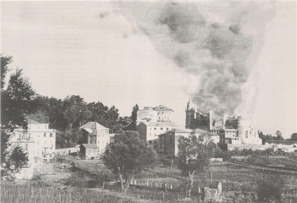 La Parrocchia di Arenzano colpita da 4 bombe da 1000 libbre - 14 agosto 1944